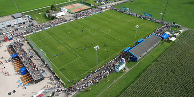 Ein Fussballfest an der Linthstrasse: das Stadion des FC Tuggen während des Cupspiels vom Sonntagnachmittag.