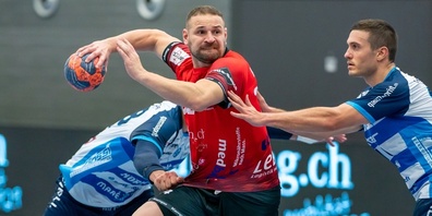 Bruno Kozina (mit Ball) sicherte dem HSC Kreuzlingen mit seinem Tor in der Schlussminute den verdienten Punktgewinn gegen den Vizemeister und Cupsieger HC Kriens-Luzern.  