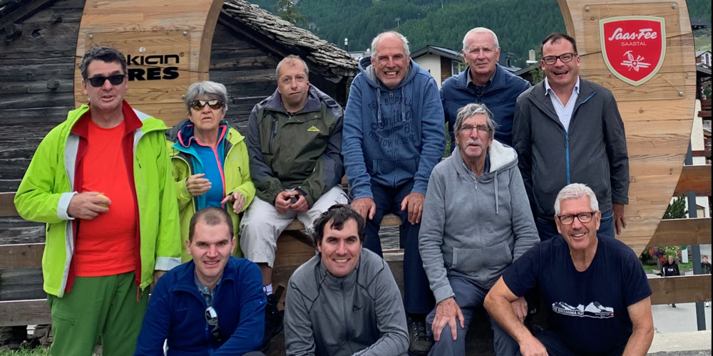 Fröhliche Wandergruppe.