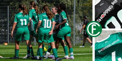 Das Shopping-Arena-Logo ist auf dem Rücken der Shirts zu sehen