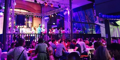 Die SVP präsentiert Kandidatinnen und Kandidaten für den Nationalrat im Festzelt des Restaurants Freihof, Gossau (Archivbild Oktoberfest-Stimmung im Freihof).