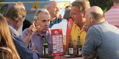 von links: Ehrenmitglied Walter Herrsche, Freimitglied Walter Lüchinger und Pezzoni Spielwaren Inhaber und Gemeinderat Jürg Bruhin. 