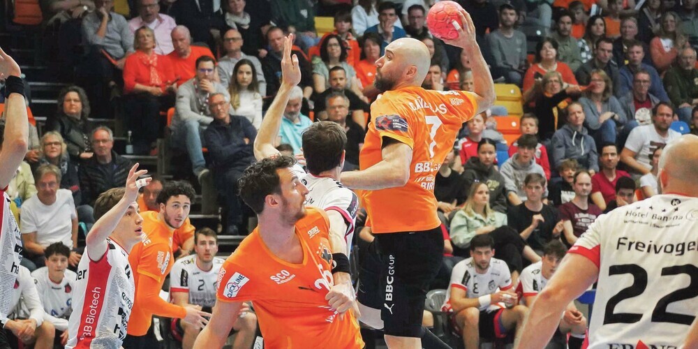Endlich wieder Derby-Time: Wenn Pfadi Winterthur bei den Kadetten Schaffhausen (hier: Joan Cañellas) gastiert, sind Spannung und Brisanz vorprogrammiert.