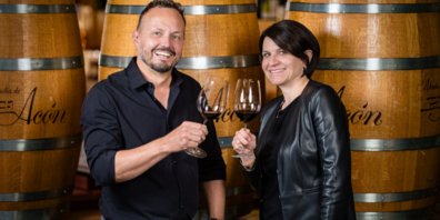 Kajo Bischof, Inhaber Vogelsanger Weine AG, mit Ramona Eglin, seiner Partnerin und Geschäftsführerin im Weinshop in St.Gallen-Winkeln