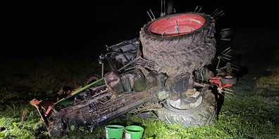 Das Fahrzeug überschlug sich und kam nach 150 Metern beschädigt zum Stillstand. 