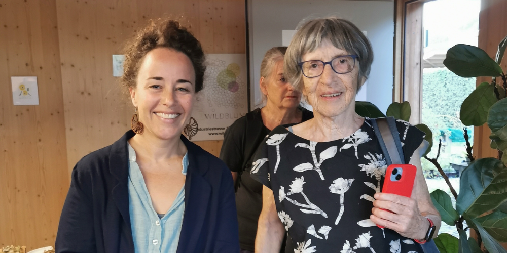 Karin Hasler mit einer der KlimaSeniorinnen
