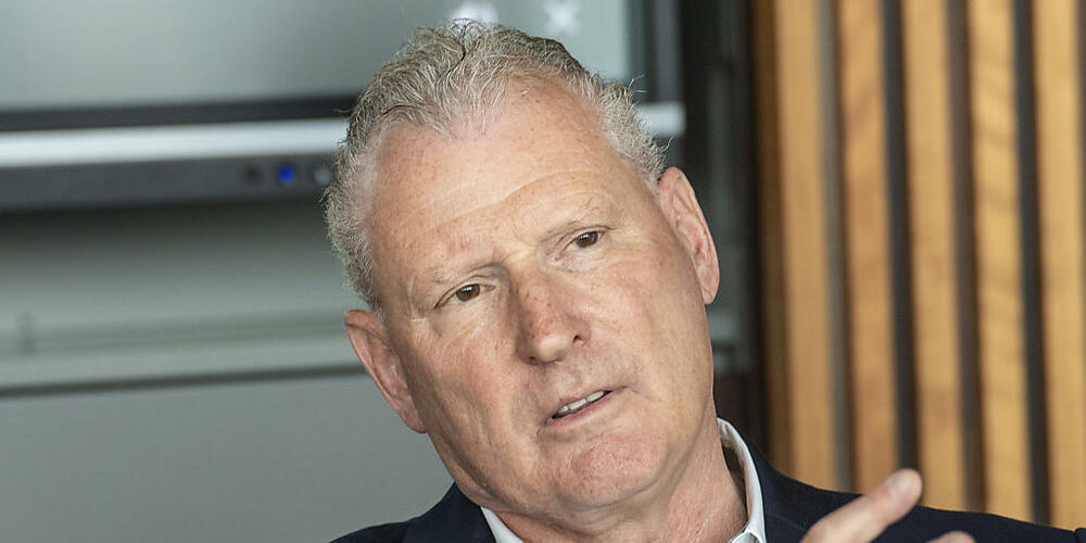 Der Zuger Finanzdirektor Heinz Tännler präsentierte am Mittwoch das Budget 2024 des Kantons. (Archivbild)