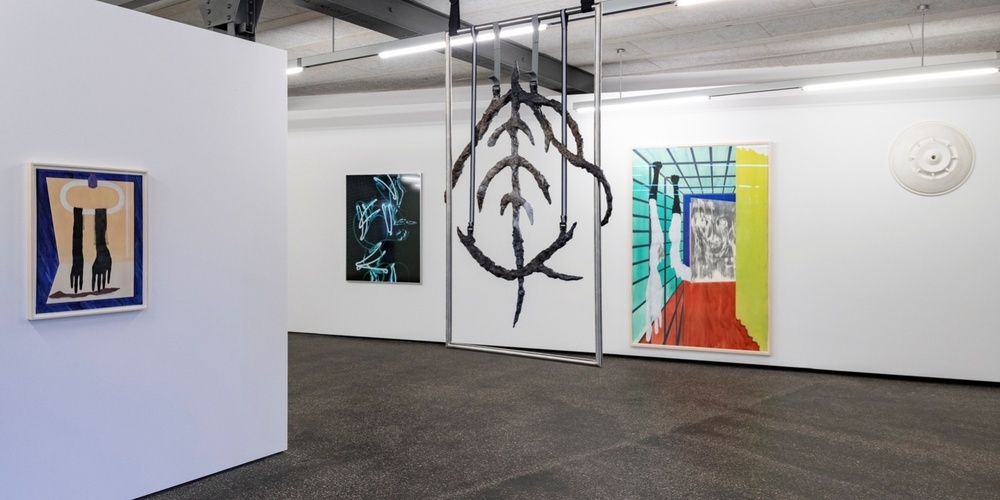 Die Ausstellung «Strangely Familiar» vereint Werke von drei KünstlerInnen, die ein starkes Interesse an Wahrnehmungsmustern teilen.