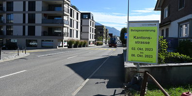 Eine Tafel weist auf die bevorstehende Sperrung hin. 