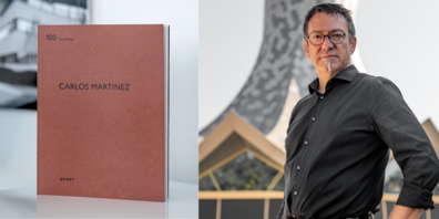 Carlos Martinez mit seinem Buch «De aedibus». Das 144-Seiten-Werk thematisiert die wichtigsten Projekte und Stationen des undermüdlichen Schaffers aus Berneck.