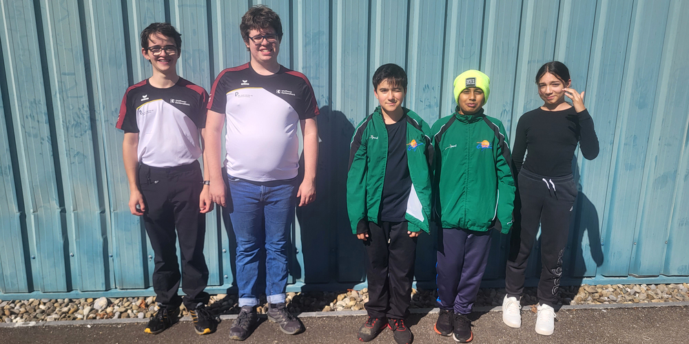 Die Curling-Junioren (v.l.): Gian Renggli, Timo Lengweiler, Silvan Blättler, Agastya Chaturvedi, Aisha Ersahin.