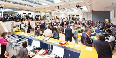 Mitfiebern im Wahlzentrum.