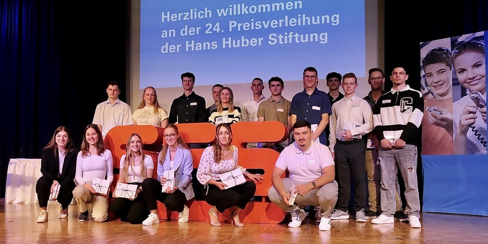 19 Lernende aus dem Rheintal, Degersheim, Gams und Walzenhausen erhielten für ihre beeindruckenden Lehrabschlüsse den SFS-Lehrlingspreis