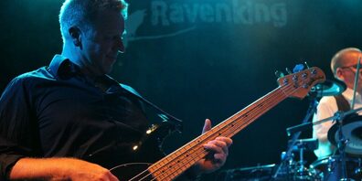 «Ravenking» spielen Songs über enttäuschte Hoffnungen, Freude und Liebe und vieles mehr
