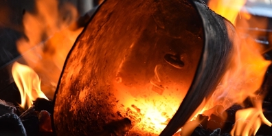 Einblick in den Bauch der auf 900 Grad erhitzten Glocke.