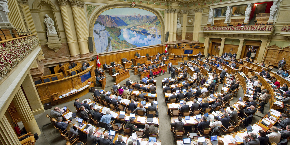 Leser Jürg Rückmar ist mit dem Verlauf der Sondersession in Bern nicht zufrieden und kritisiert den Zynismus der Ratsmitglieder. Es drohe ein Glaubwürdigkeitsproblem. 