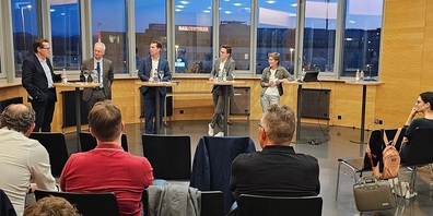 Spannende Podiumsdiskussion mit (v. l.) Ständerat Beni Würth, Prof. Dr. Stefan Wolter, Nationalrat Michael Götte, Moderator Mauro  Baumann und Dr. Brigitte Bailer.