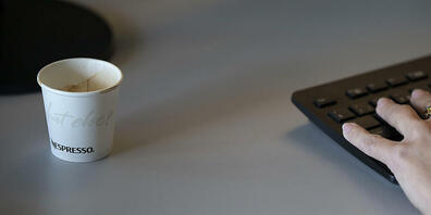 Der Zürcher Regierungsrat hat nicht vor, die Arbeitszeiten der kantonalen Angestellten zu senken. Dies geht aus seiner Antwort auf eine Anfrage im Kantonsrat hervor. (Symbolbild)