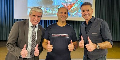 Von links: Peter Kuratli (Präsident), Horst Saiger, Gregory Custodia (Programmchef)