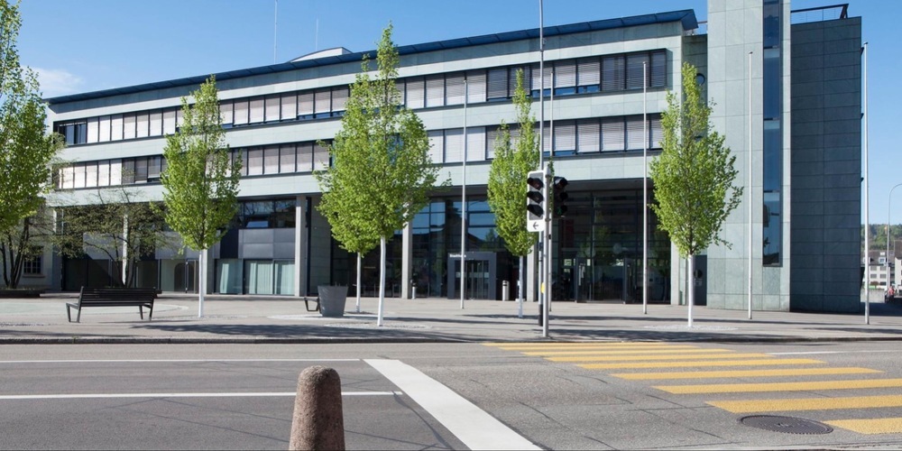 Das Übungsszenario ist von einem Brand im Untergeschoss des Stadthauses mit Rauchentwicklung ausgegangen.