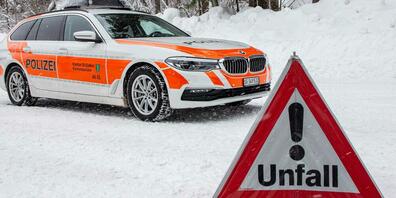 Vorsicht bei regennasser oder schneebedeckter Fahrbahn (Symbolbild)