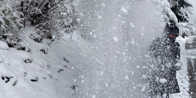 Heute hat es in Zürich Schnee wie seit Jahren nicht mehr. Wer flexibel ist und keine Verpflichtungen hat, kann die weisse Pracht geniessen.