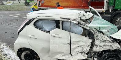 Die junge Lenkerin dieses Autos erlitt bei der Kollision in Wuppenau TG mittelschwere Verletzungen.