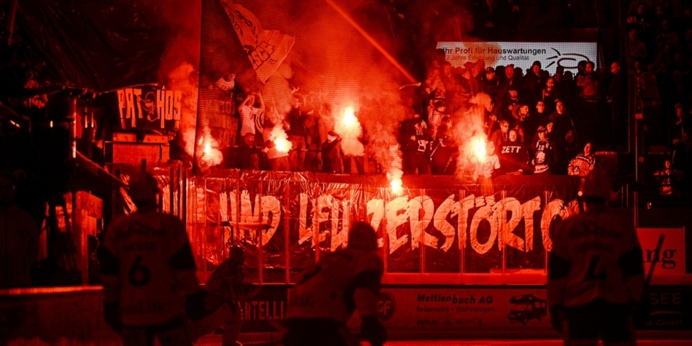 Im Umfeld von Eishockeyspielen kommt es auch in Rapperswil-Jona immer wieder zu Gewaltexzessen. (Symbolbild)