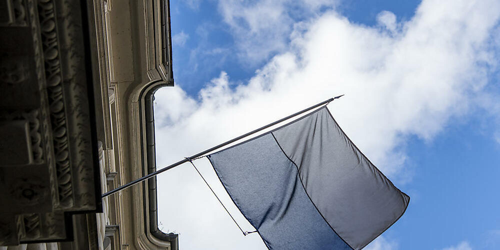 Eine Luzerner Fahne am Regierungsgebäude, in dem auch der Kantonsrat tagt. (Archivaufnahme)