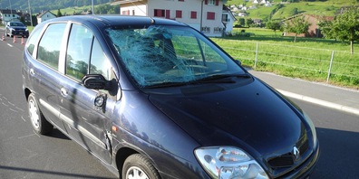 Im vergangenen Jahr passierte an der Zürcherstrasse in Siebnen ein schlimmer Unfall. Quelle war ein Sekundenschlaf. Nun erhielt der Unfallverursacher die Rechnung dafür. (Bild: kapsz)