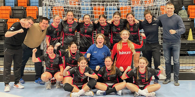 Die Juniorinnen der SG Schaffhausen FU14  steigen nach dem 39:18 gegen die SG Basel-Stadt auf.