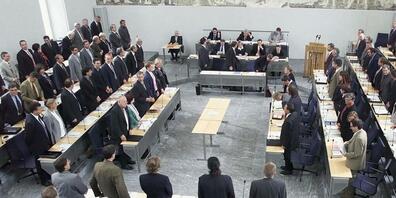 Über das Ausmass der Steuerfuss-Reduktion gibt es im Bündner Kantonsparlament, dem Grossen Rat, unterschiedliche Vorstellungen. Sie reichen von fünf, über sieben bis zehn Prozent. (Archivbild)