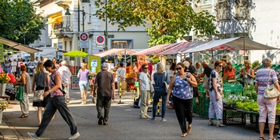 Die Ustermer Bevölkerung bewertet u.a. das Einkaufsangebot positiv.