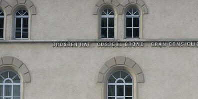 Der Bündner Grosse Rat hat am Dienstag den Steuersatz für natürliche Personen gesenkt. (Archivbild)