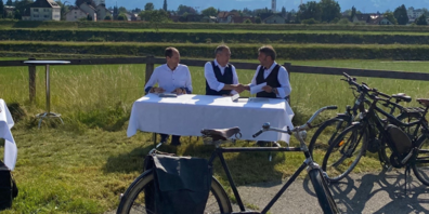 Unterzeichnung Rahmenvertrag Velobrücke Au-Lustenau (Marcel Fürer, Gemeinderatsschreiber Au, Christian Sepin, Gemeindepräsident Au, Kurt Fischer, Bürgermeister Lustenau)
