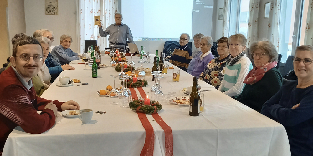 Gemütliche Runde: Pro-Audito-Mitglieder feiern gemeinsam den Advent.