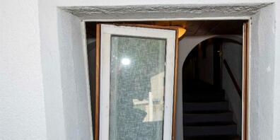 Meist stahl der Mann Geld und Wertgegenstände aus Hotels.