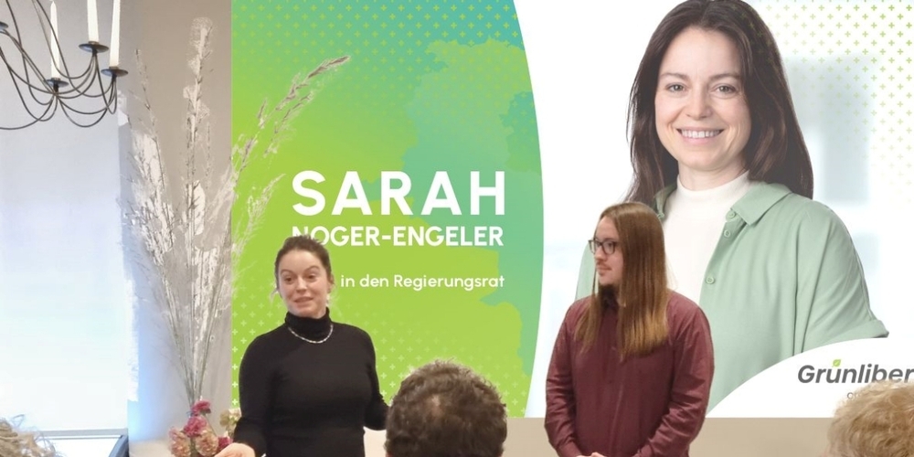 GLP-Regierungskandidatin Sarah Noger-Engeler (l.) und GLP-Parteipräsident Ramon Waser an der Mitgliederversammlung.