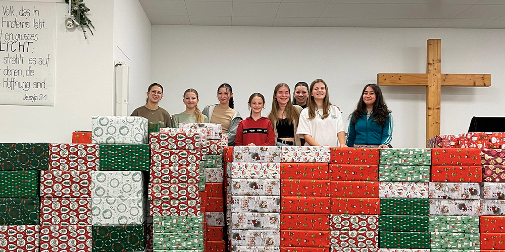 Freude, Wertschätzung und Hoffnung schenken: Die lokalen ­Organisatoren der Aktion Weihnachtspäckli freuen sich über die Solidarität im  Sarganserland.