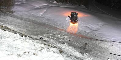 Das Auto fiel rund 50 Meter das Bord hinunter.
