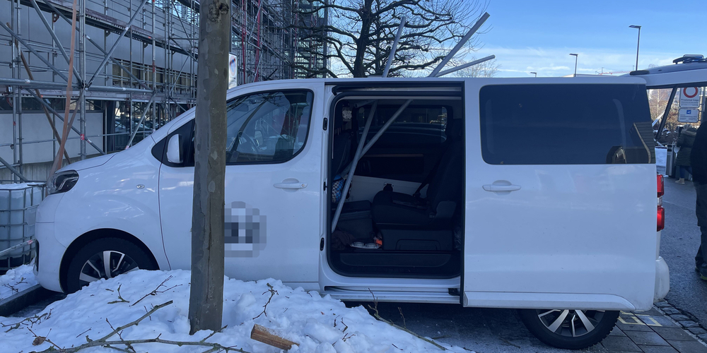 Es wurde niemand verletzt, es entstand ein erheblicher Sachschaden.