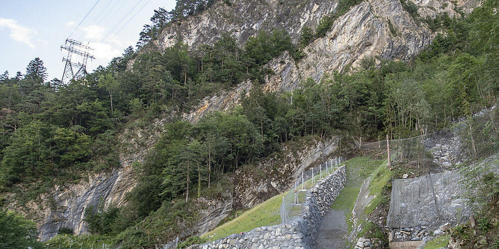 Die Axenstrasse wurde am Samstagabend vorübergehend gesperrt. (Archivbild)