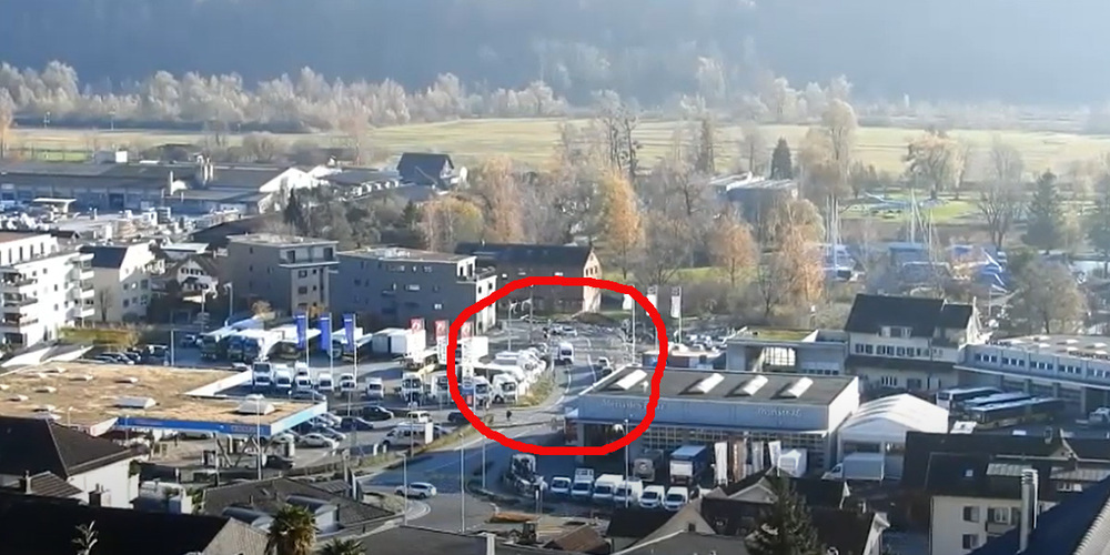 Wenn ein Zug durchfährt, ist in Schmerikon  die Bahnschranke mehr als zweieinhalb Minuten unten.