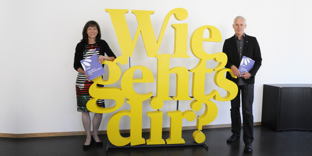 Regierungspräsidentin Heidi Hanselmann und Roger Staub, Geschäftsleiter der Stiftung Pro Mente Sana.
