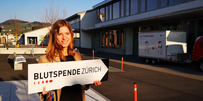 Im St. Anna Forum in Schindellegi fand am Dienstag eine Blutspende-Aktion statt. Online-Redaktorin Anouk Arbenz hat ebenfalls gespendet. (Bild: Franz Feldmann)