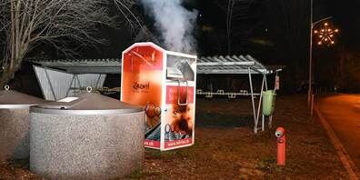 In Zuzwil brannte ein Kleidercontainer.