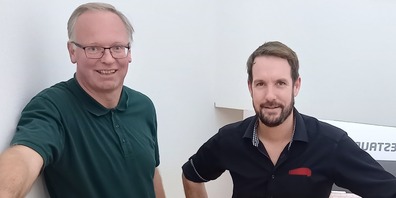 Der Geschäftsführer des Drehrestaurants, Urs Brülisauer (rechts) und  der Künstler und Seelsorger Jürgen Kaesler