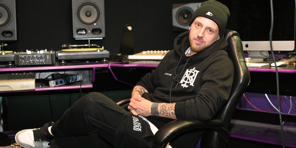 Young O in seinem Studio in Galgenen.