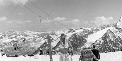 Früher konnte man auf dem Corvatsch sogar im Sommer Skifahren, wie dieses Bild vom 28. August 1970 beweist. Heute braucht es für den Winter viele Beschneiungsanlagen, damit alle Pisten befahren werden können. (Archiv)