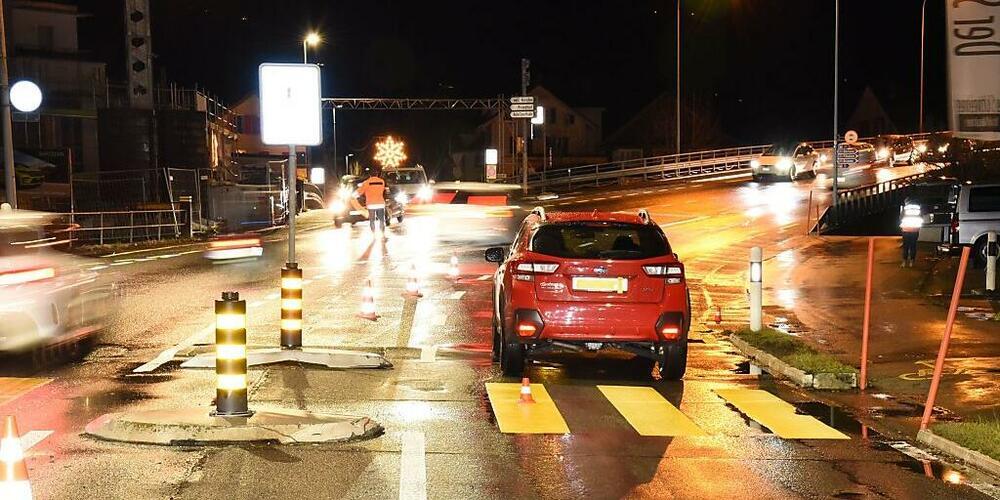Bei einem Unfall auf einem Fussgängerstreifen hat sich in Brunnen ein 51-Jähriger erheblich verletzt.